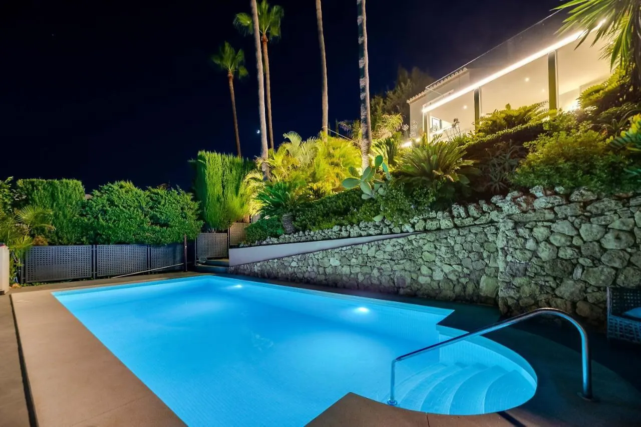 Top Renovated 4Bdrm Luxury Villa - Frontline Golf 에스테포나 0*,