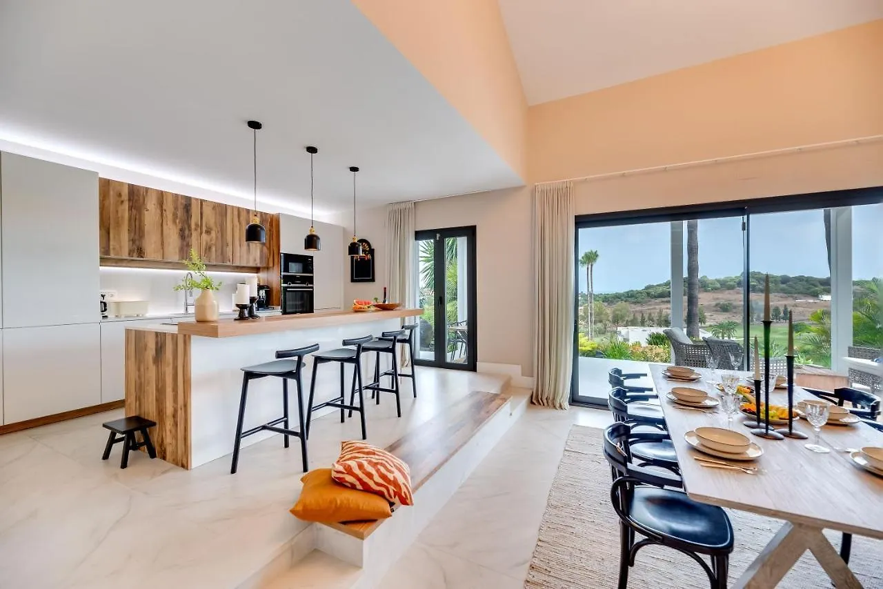 아파트 Top Renovated 4Bdrm Luxury Villa - Frontline Golf 에스테포나