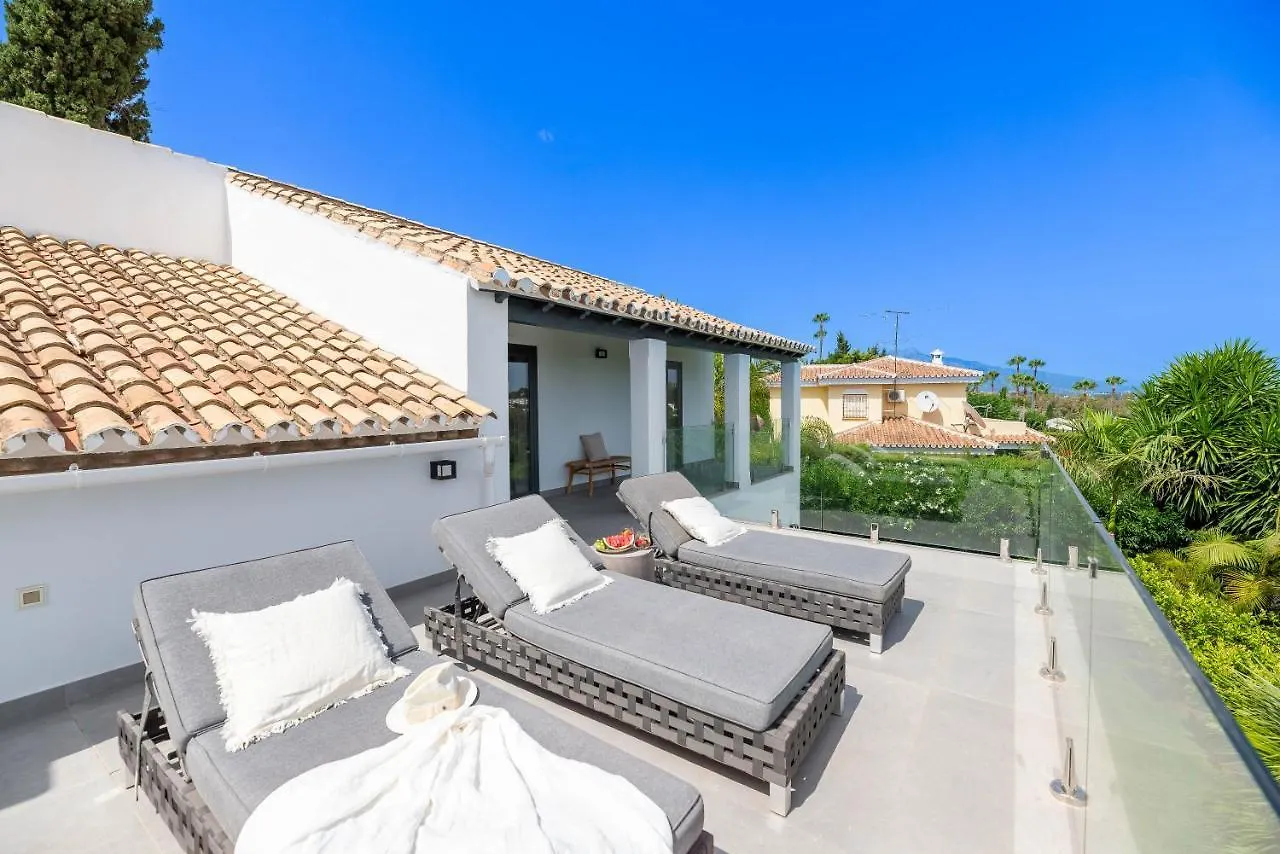 Top Renovated 4Bdrm Luxury Villa - Frontline Golf 에스테포나 0*,