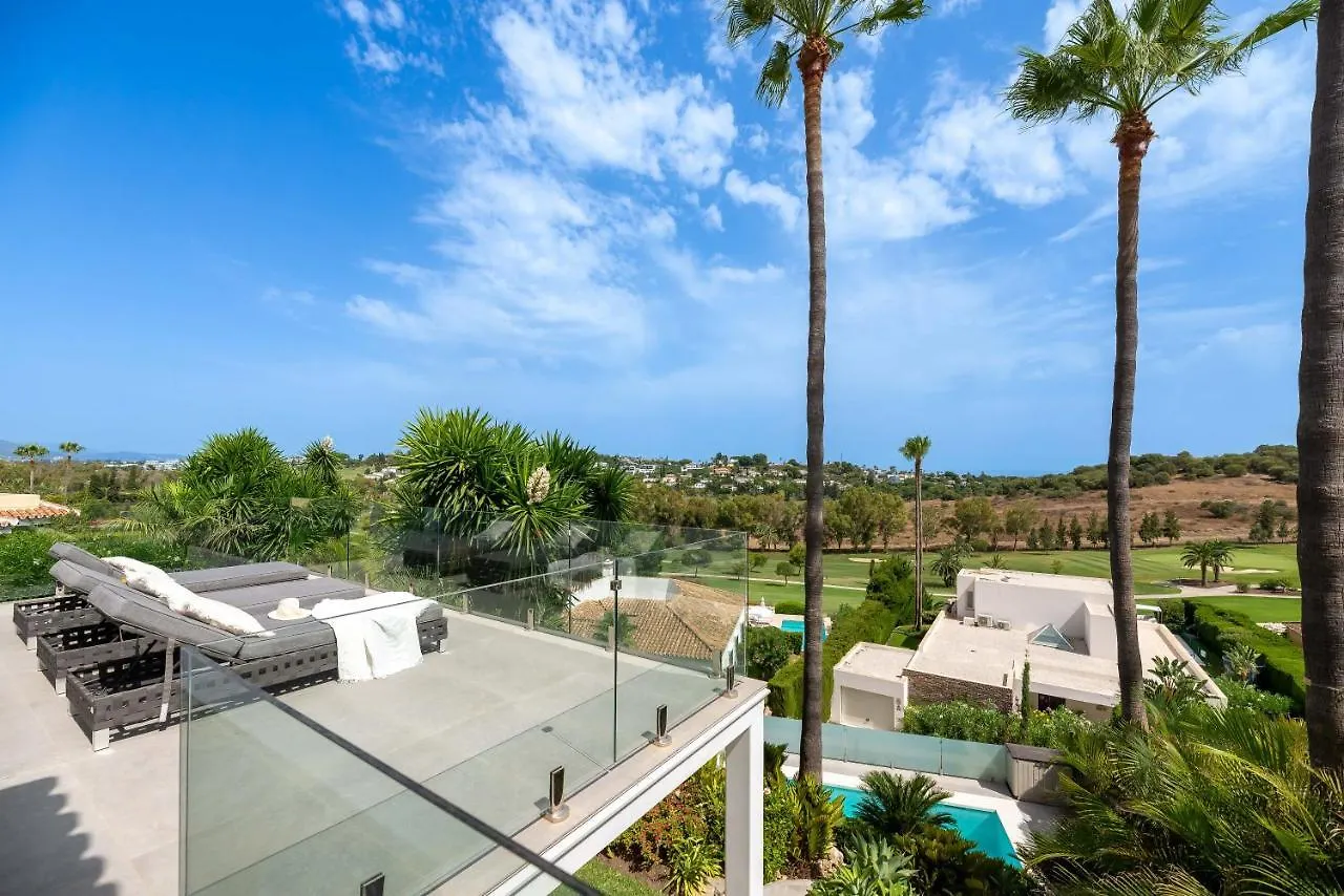 Top Renovated 4Bdrm Luxury Villa - Frontline Golf 에스테포나 아파트