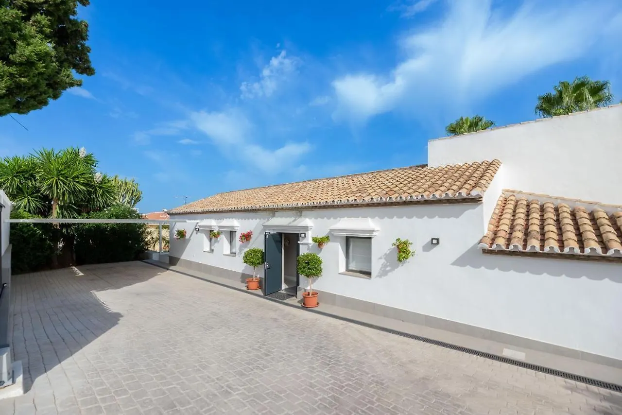 Top Renovated 4Bdrm Luxury Villa - Frontline Golf Estepona